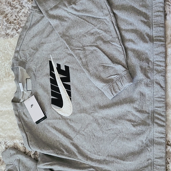 Nike 2X  Icon Clash Oversized Fleece Crew - Picture 1 of 8